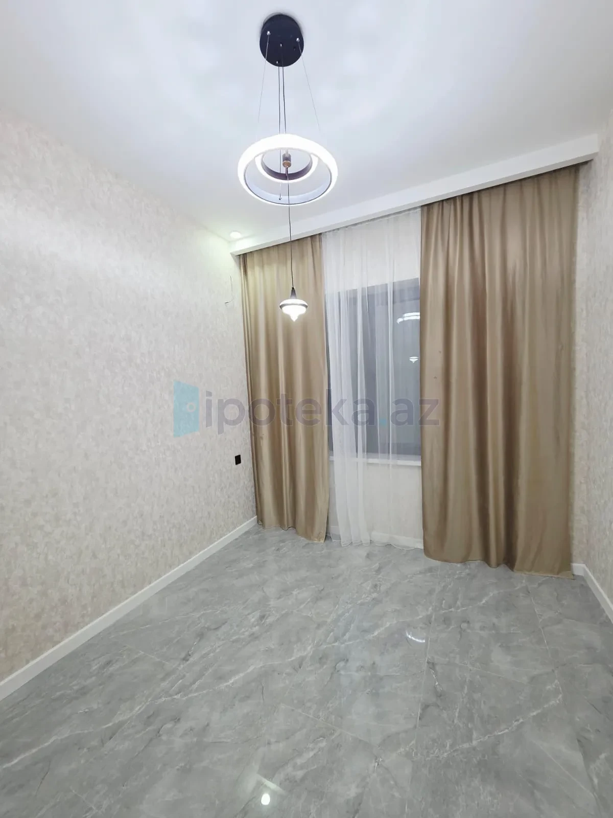 Satılır 4 otaqlı mənzil 110 m²