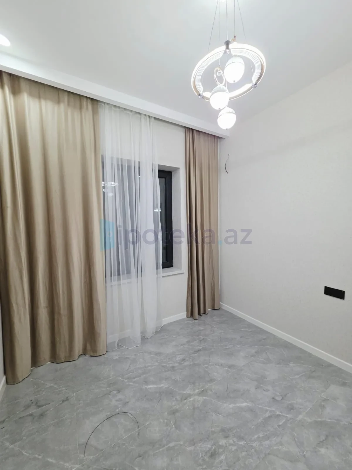 Satılır 4 otaqlı mənzil 110 m²