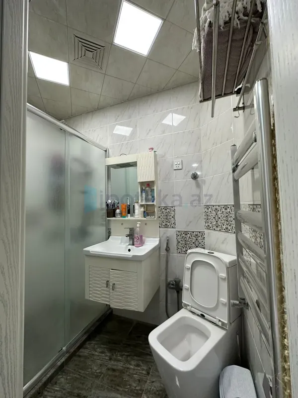 Satılır 3 otaqlı köhnə tikili 90 m²