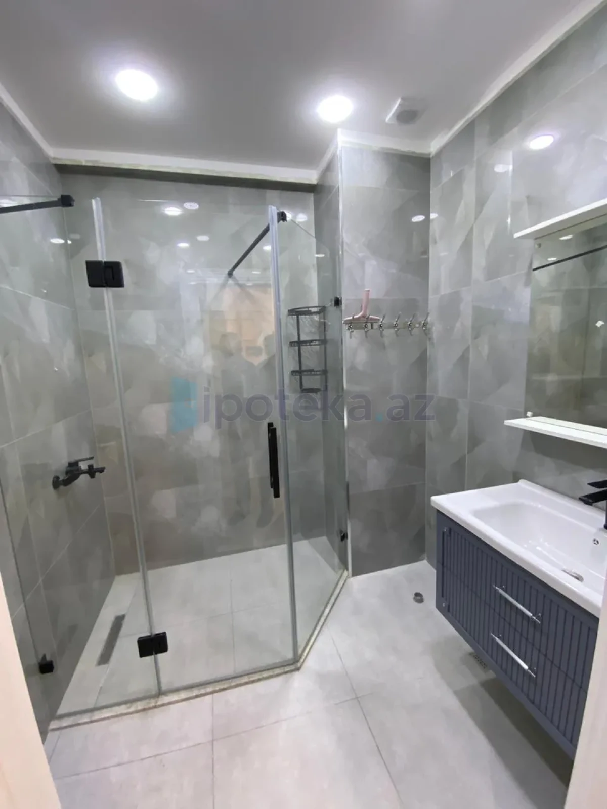 Satılır 3 otaqlı yeni tikili 115 m²