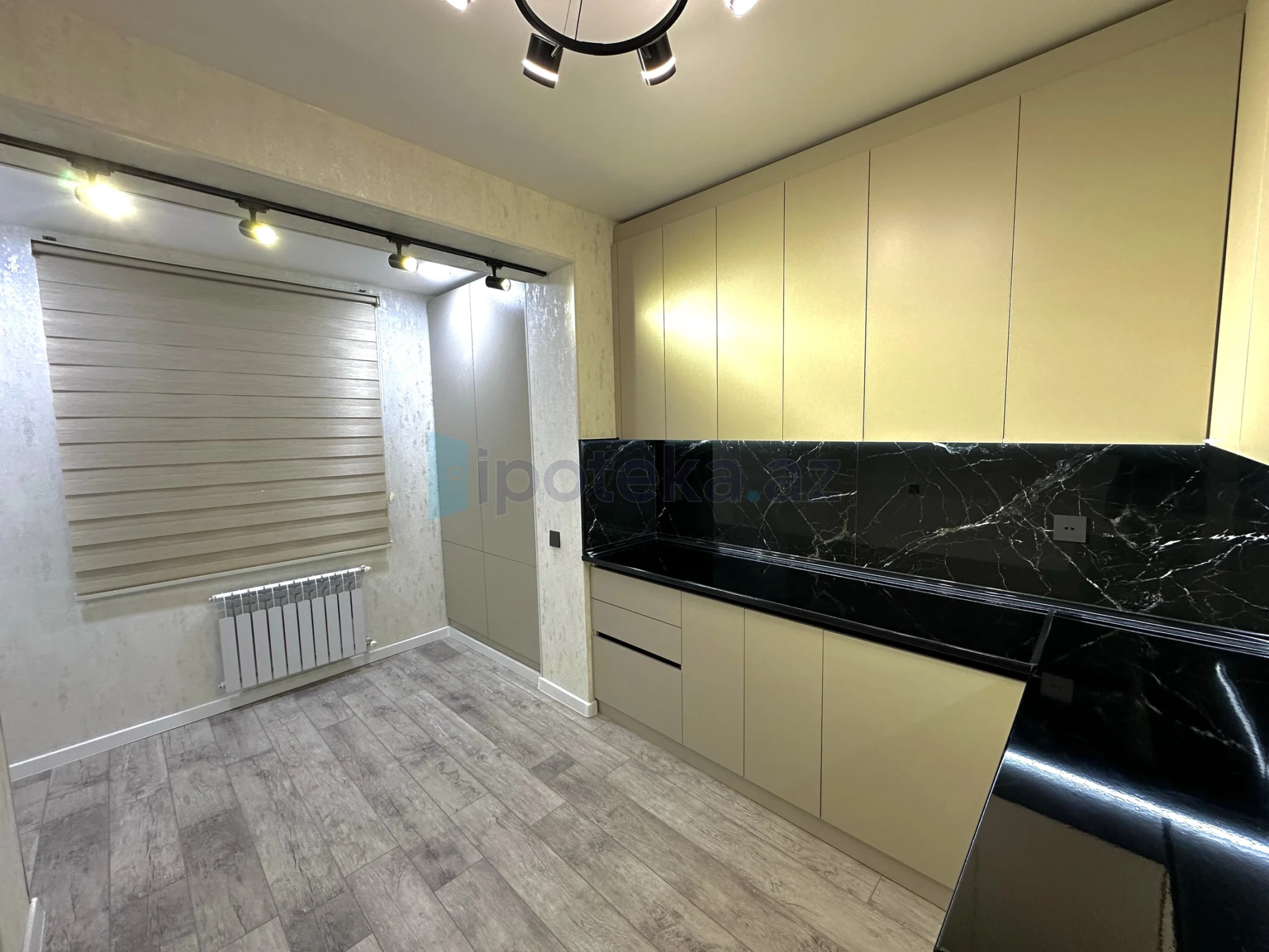 Satılır 3 otaqlı köhnə tikili 70 m²