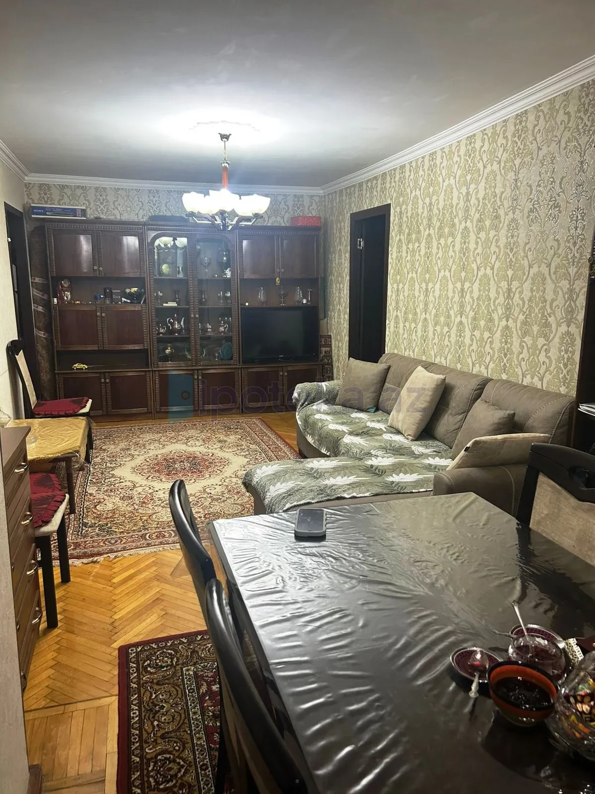 Satılır 2 otaqlı köhnə tikili 60 m²