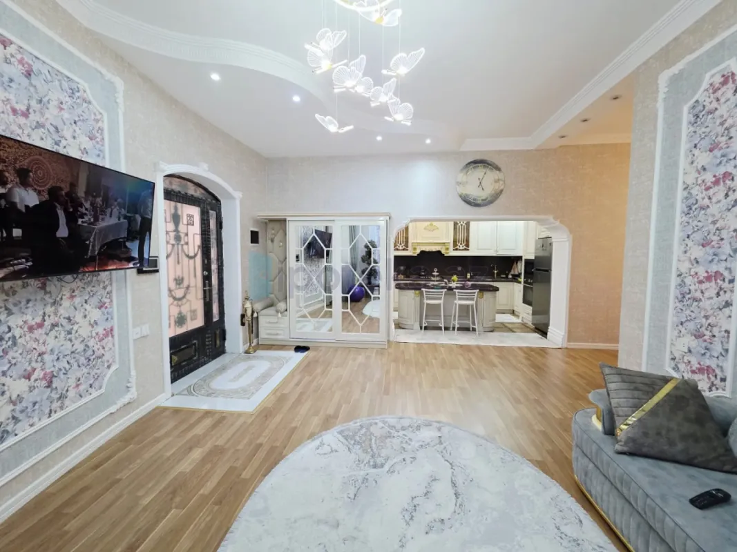 Satılır 4 otaqlı mənzil 150 m²