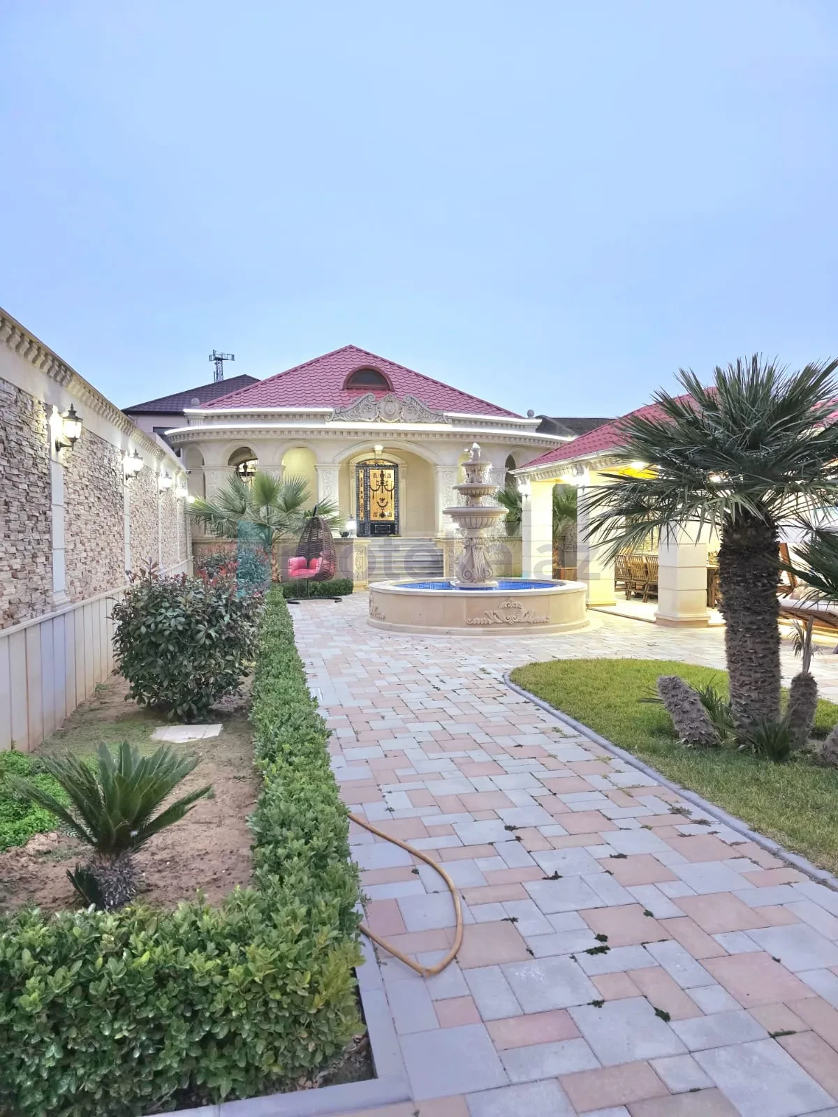 Satılır 4 otaqlı mənzil 150 m²