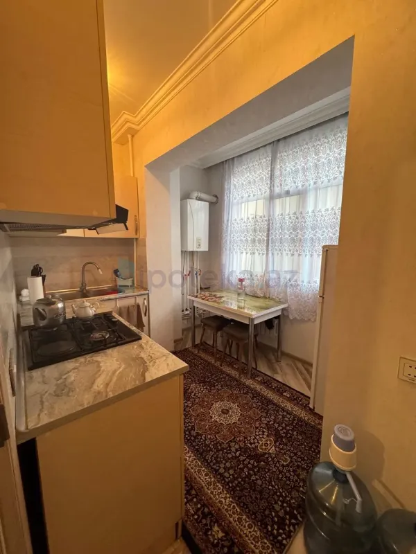 Satılır 2 otaqlı köhnə tikili 45 m²