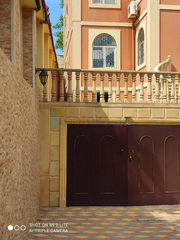 Satılır 7 otaqlı həyət evi 440 m²