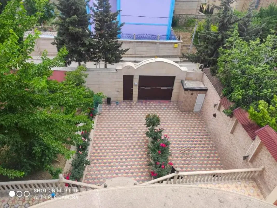 Satılır 7 otaqlı həyət evi 440 m²