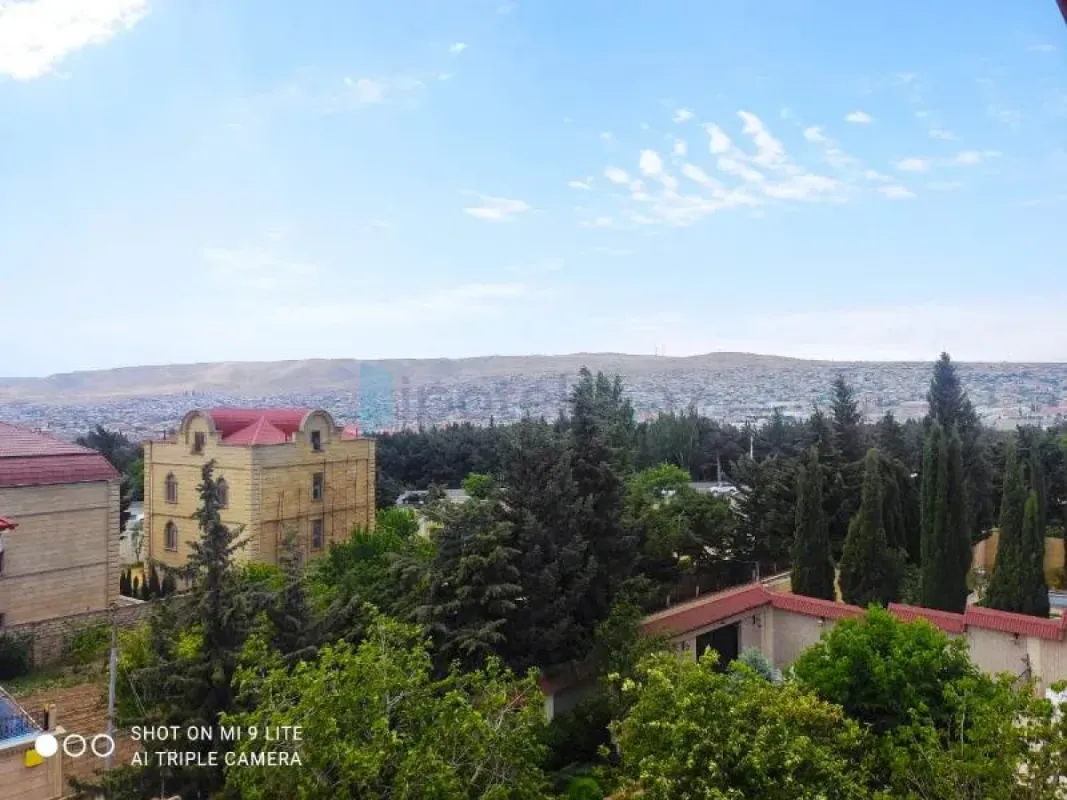 Satılır 7 otaqlı həyət evi 440 m²