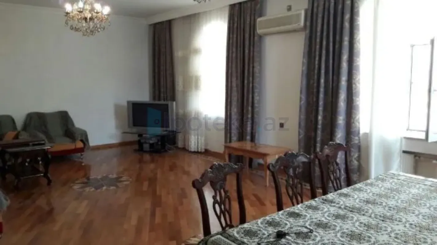 Satılır 7 otaqlı həyət evi 440 m²