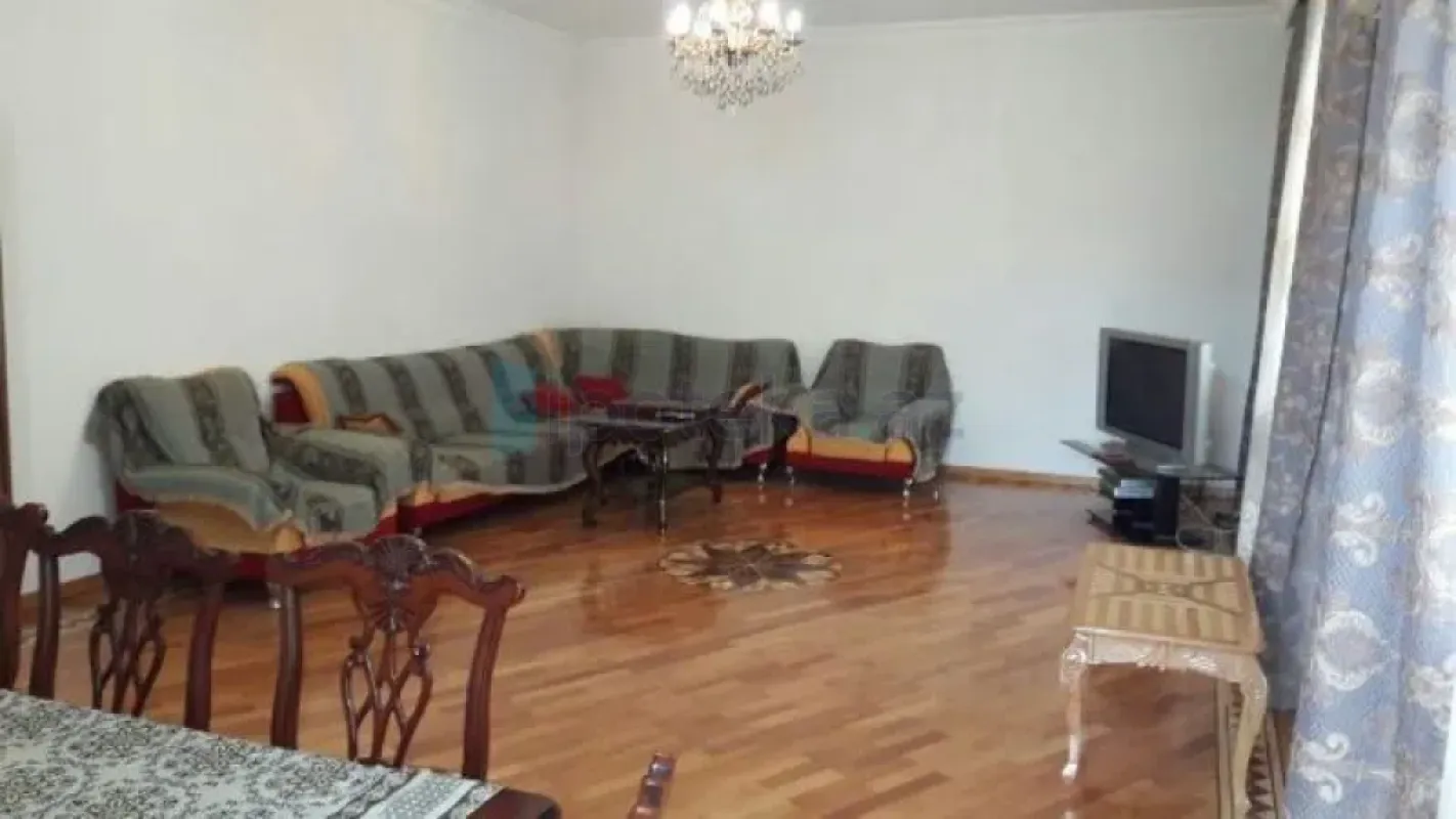 Satılır 7 otaqlı həyət evi 440 m²