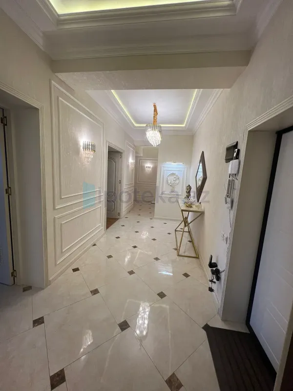 Satılır 3 otaqlı yeni tikili 134 m²