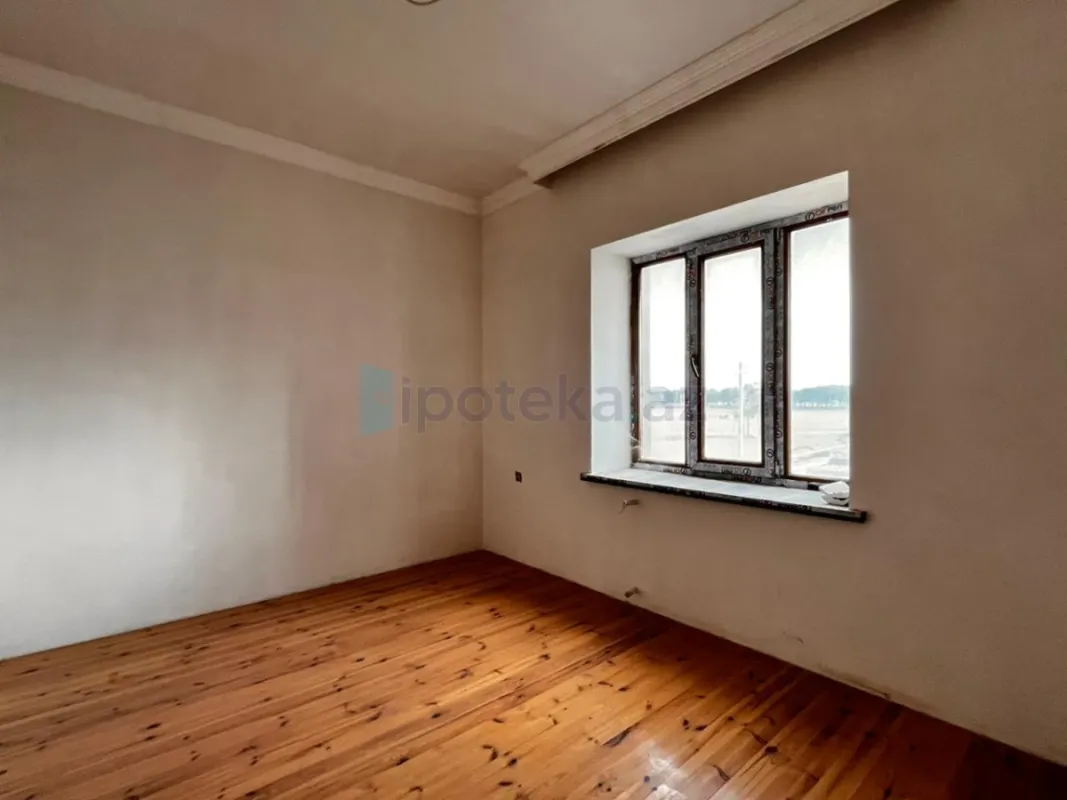 Satılır 9 otaqlı həyət evi 300 m²