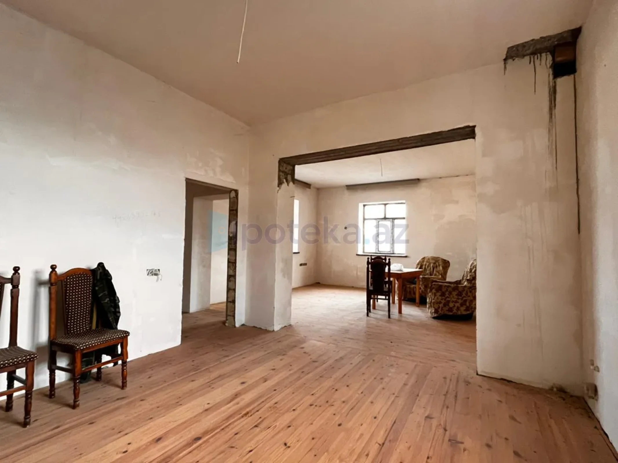 Satılır 9 otaqlı həyət evi 300 m²