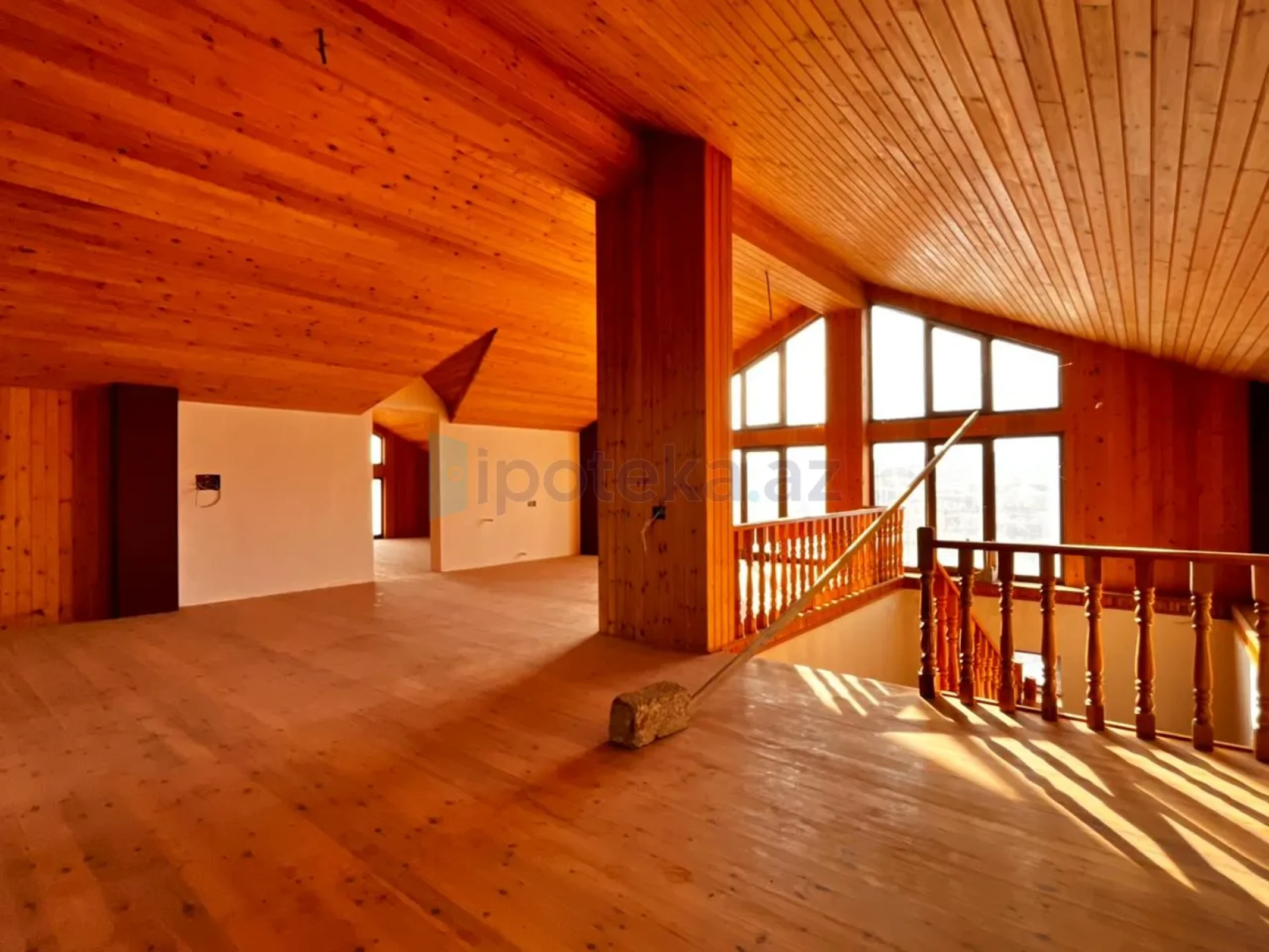 Satılır 9 otaqlı həyət evi 300 m²