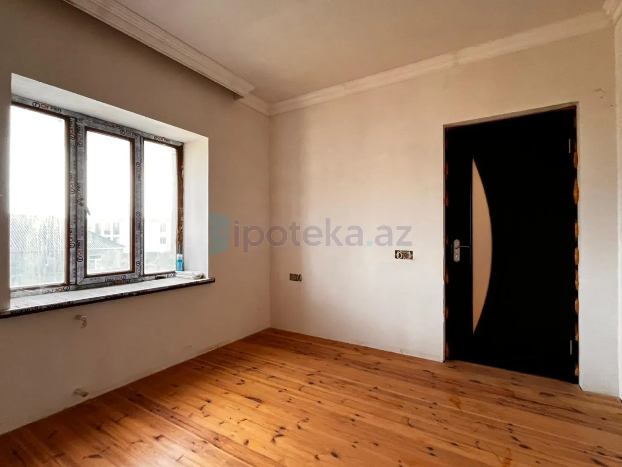 Satılır 9 otaqlı həyət evi 300 m²