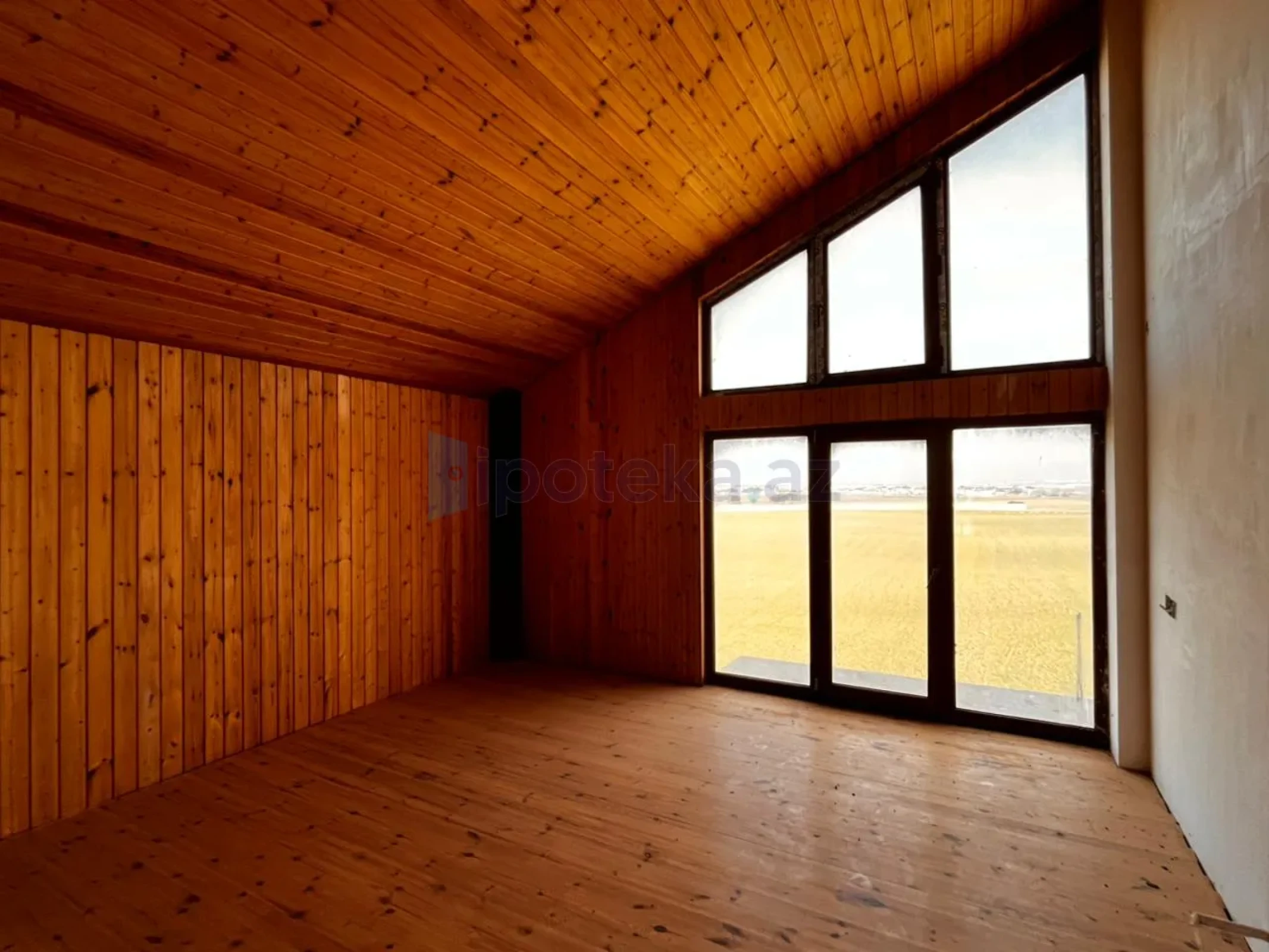 Satılır 9 otaqlı həyət evi 300 m²