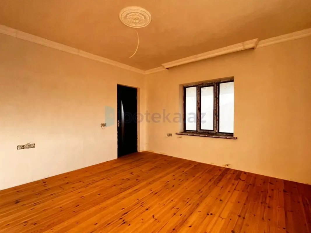 Satılır 9 otaqlı həyət evi 300 m²