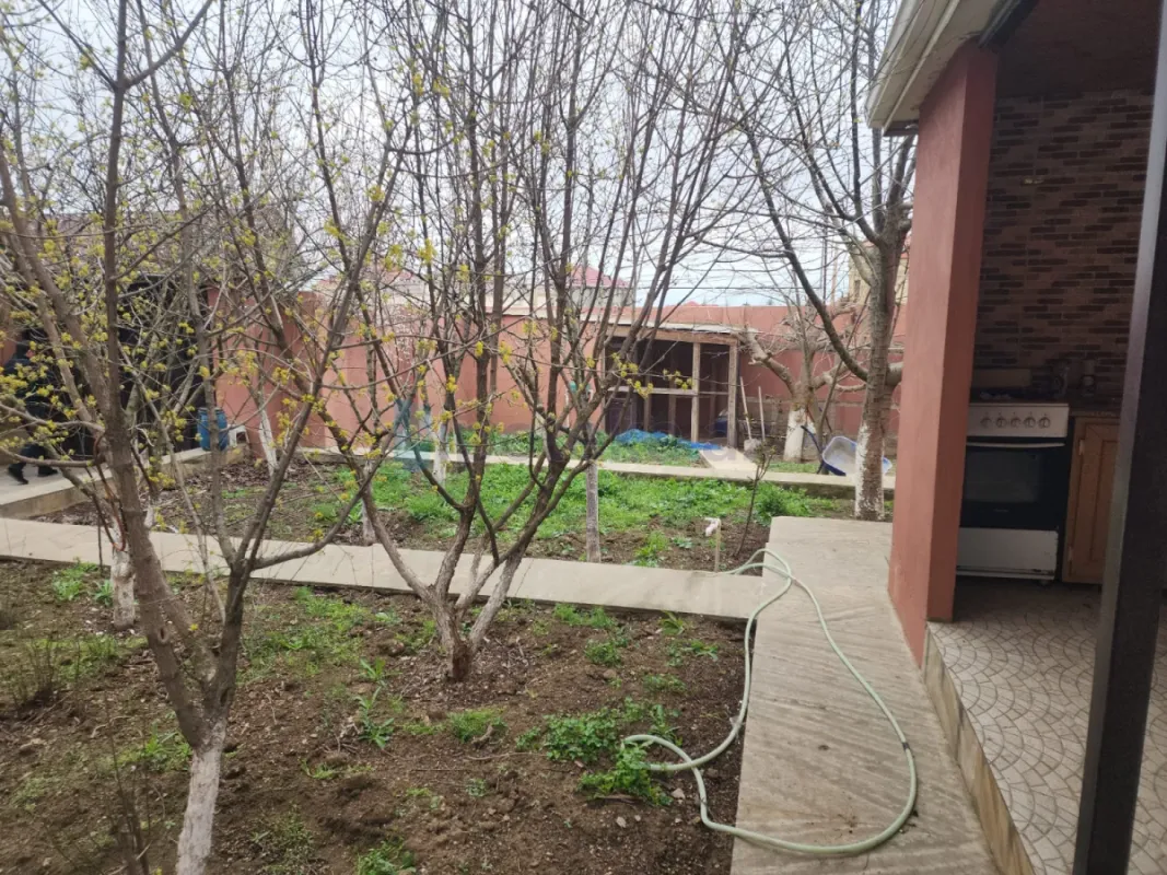 Satılır 5 otaqlı həyət evi 220 m²