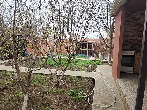 Satılır 5 otaqlı həyət evi 220 m²