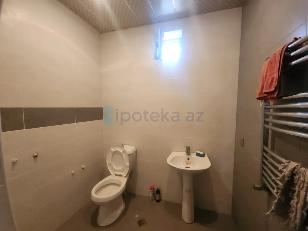 Satılır 5 otaqlı həyət evi 220 m²