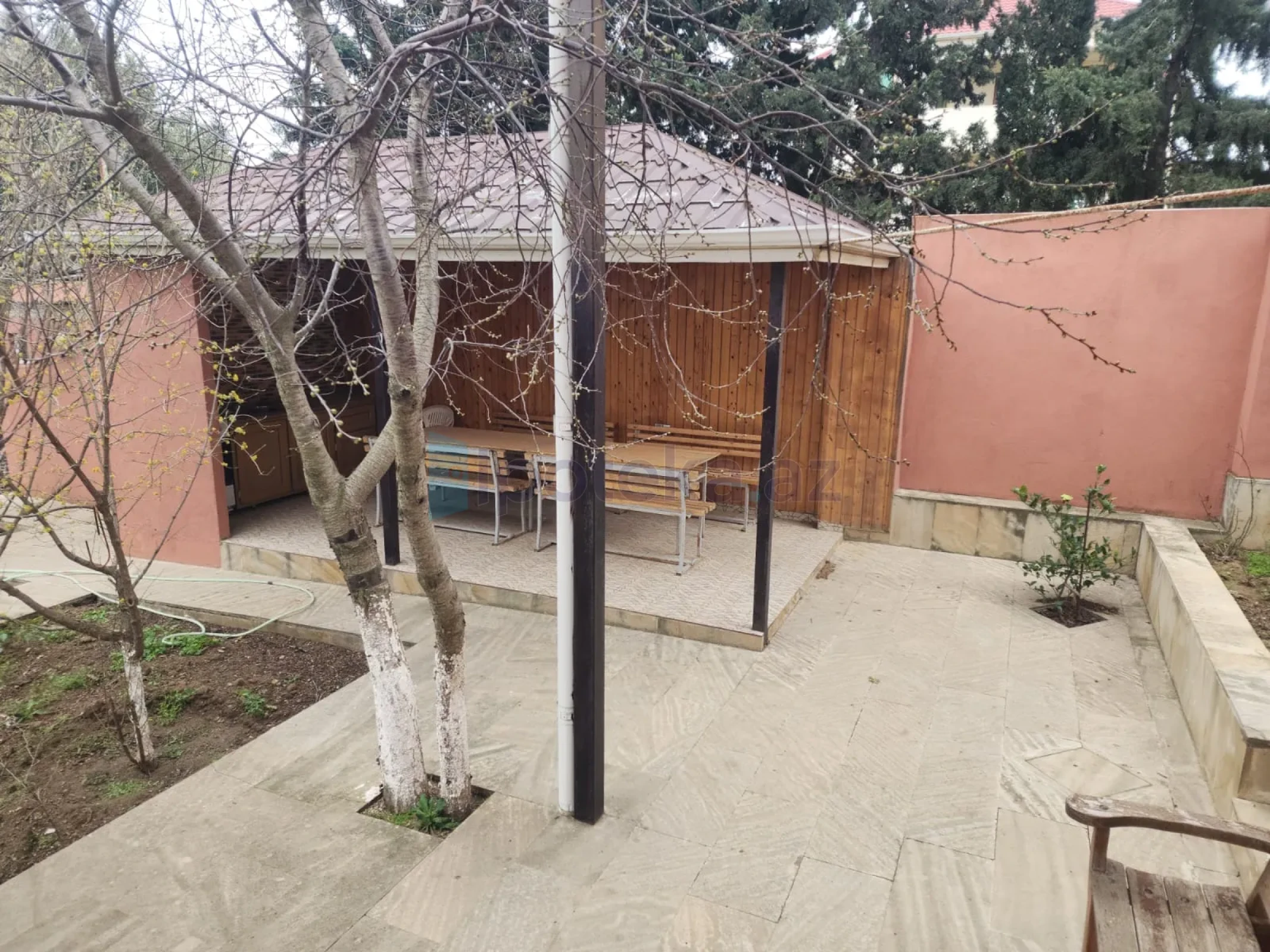 Satılır 5 otaqlı həyət evi 220 m²