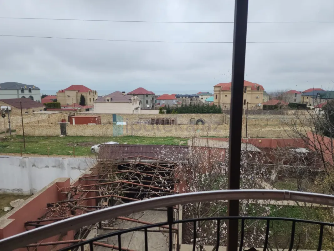 Satılır 5 otaqlı həyət evi 220 m²