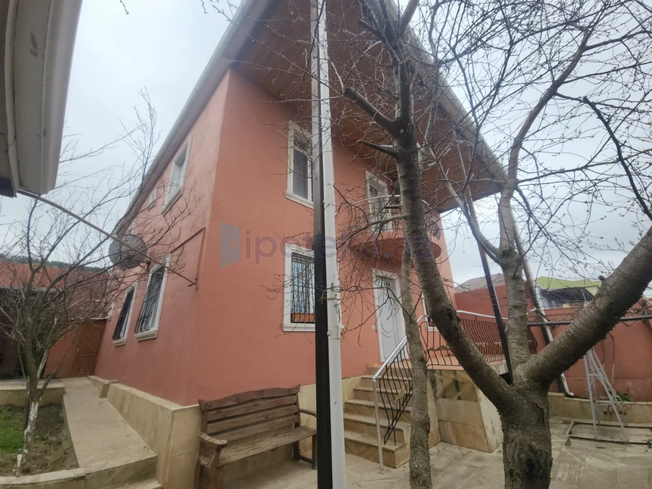 Satılır 5 otaqlı həyət evi 220 m²