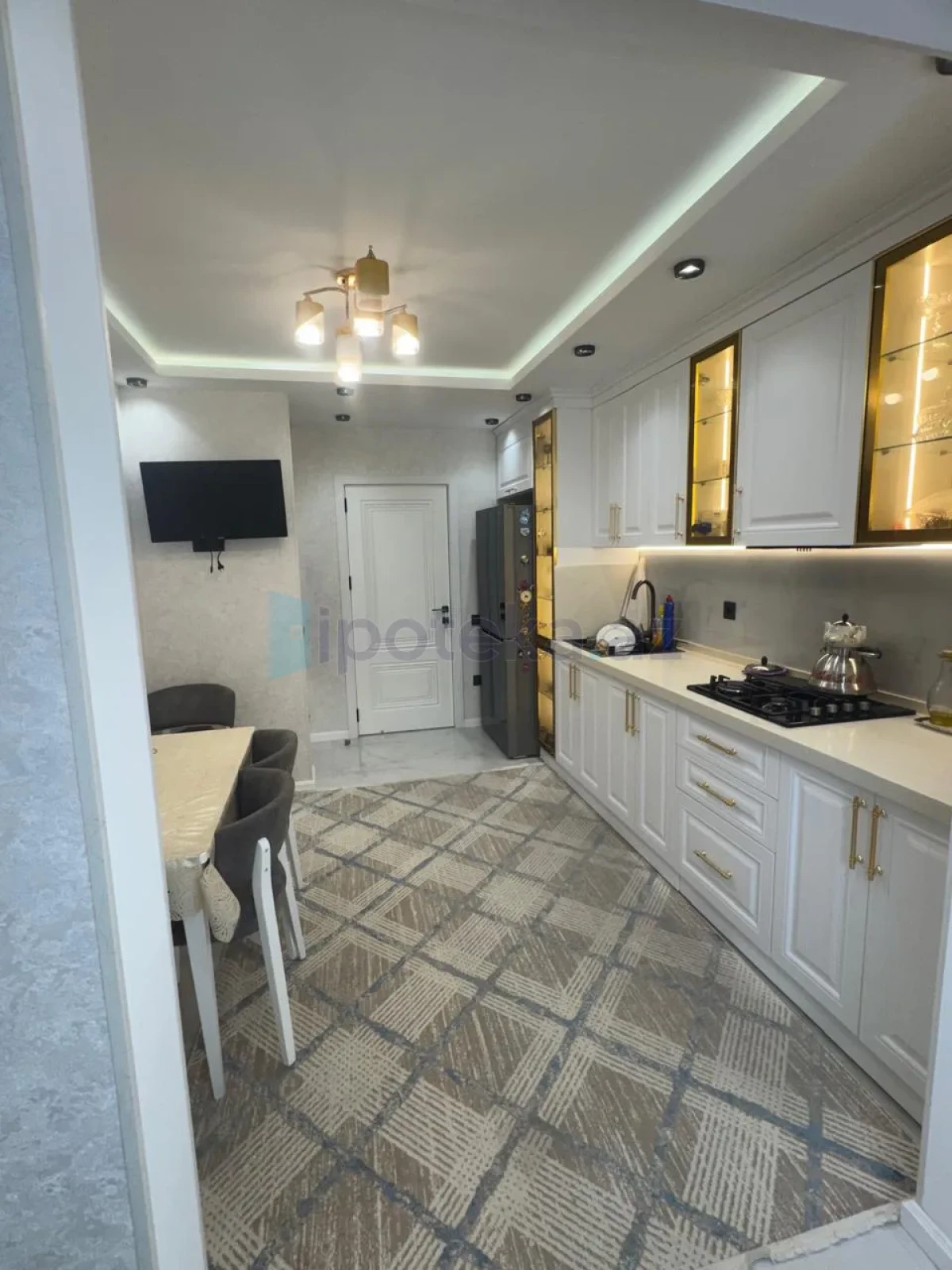 Satılır 3 otaqlı köhnə tikili 100 m²