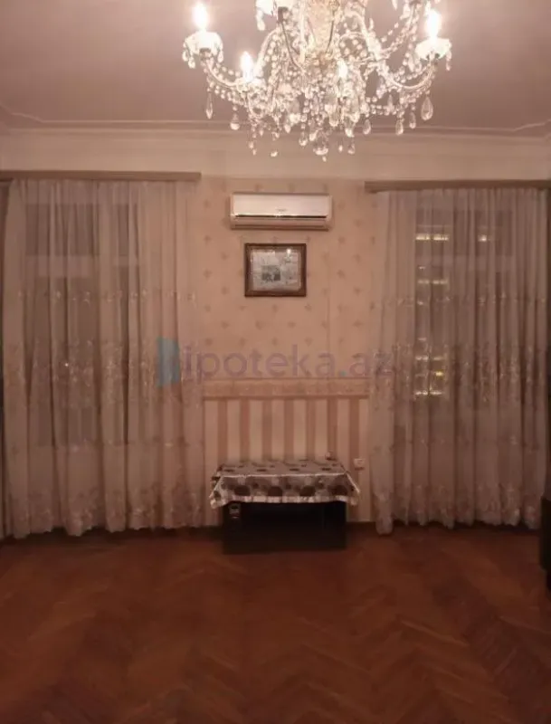 Satılır 3 otaqlı köhnə tikili 70 m²