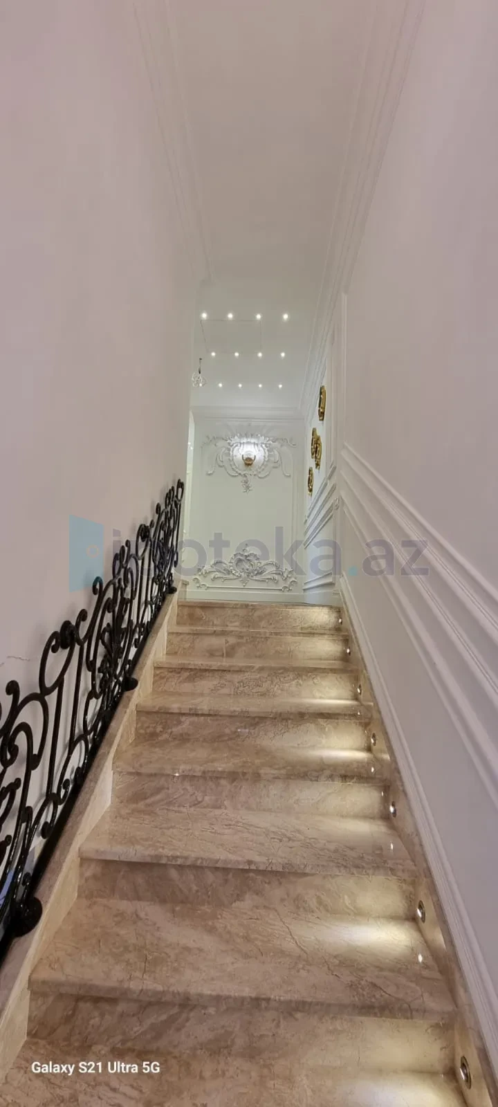 Satılır 15 otaqlı həyət evi 1500 m²