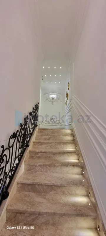 Satılır 15 otaqlı həyət evi 1500 m²