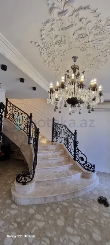 Satılır 15 otaqlı həyət evi 1500 m²