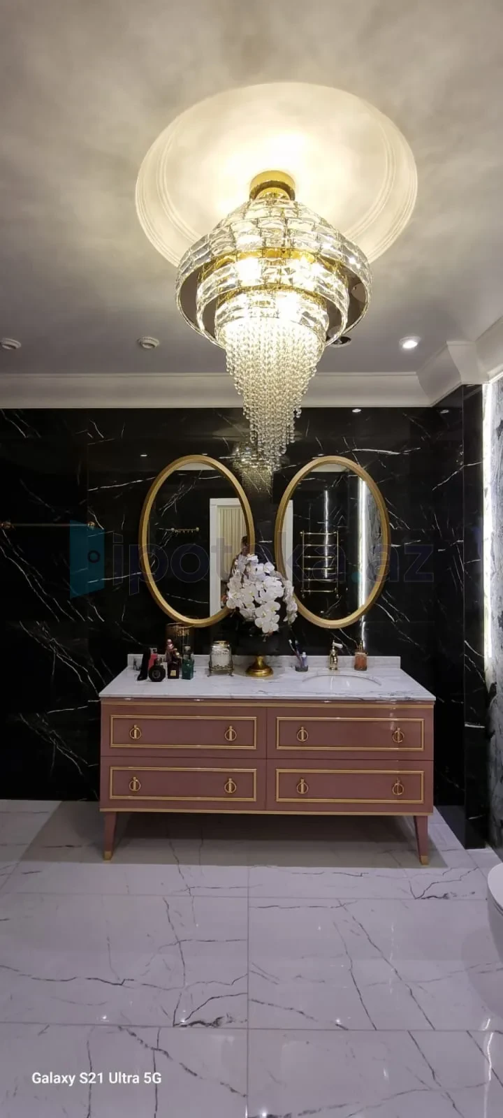 Satılır 15 otaqlı həyət evi 1500 m²