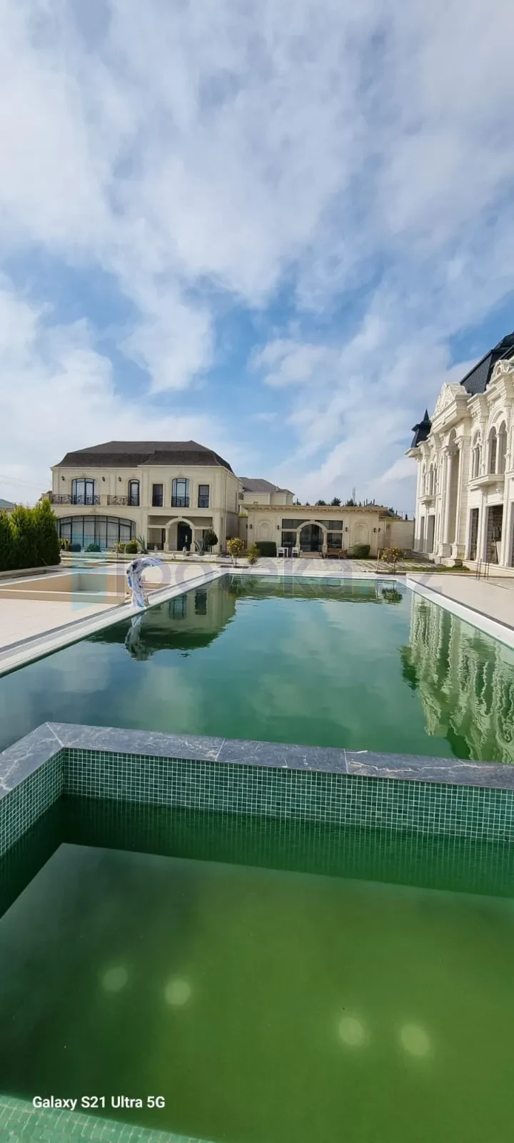 Satılır 15 otaqlı həyət evi 1500 m²