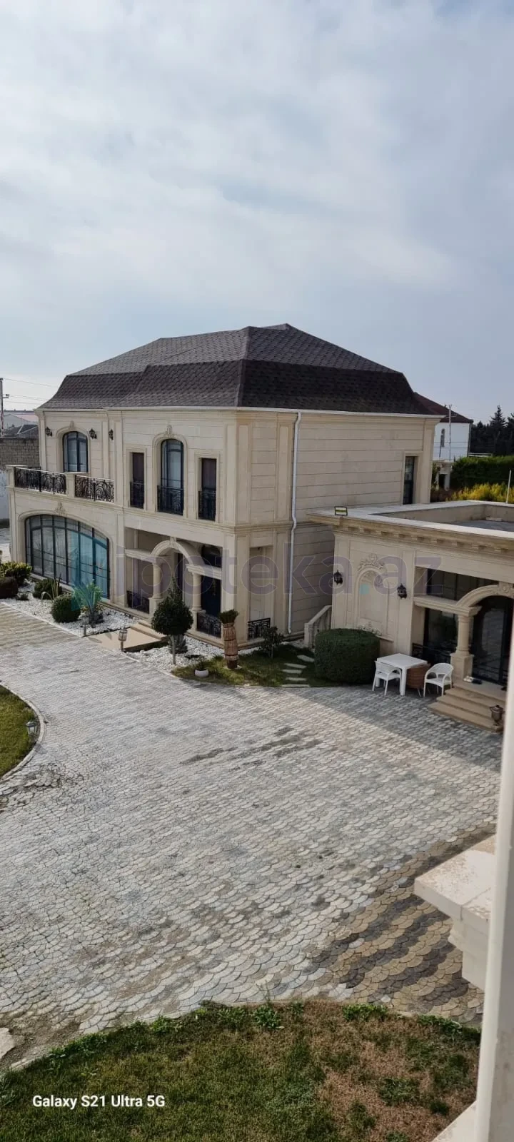 Satılır 15 otaqlı həyət evi 1500 m²