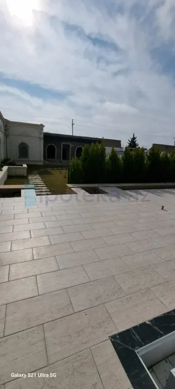 Satılır 15 otaqlı həyət evi 1500 m²