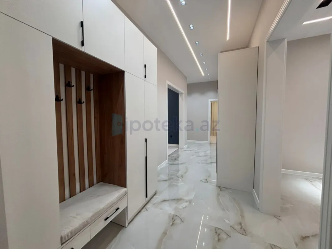 Satılır 4 otaqlı mənzil 145 m²