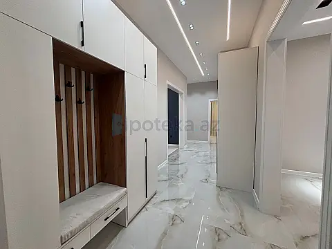 Satılır 4 otaqlı mənzil 145 m²