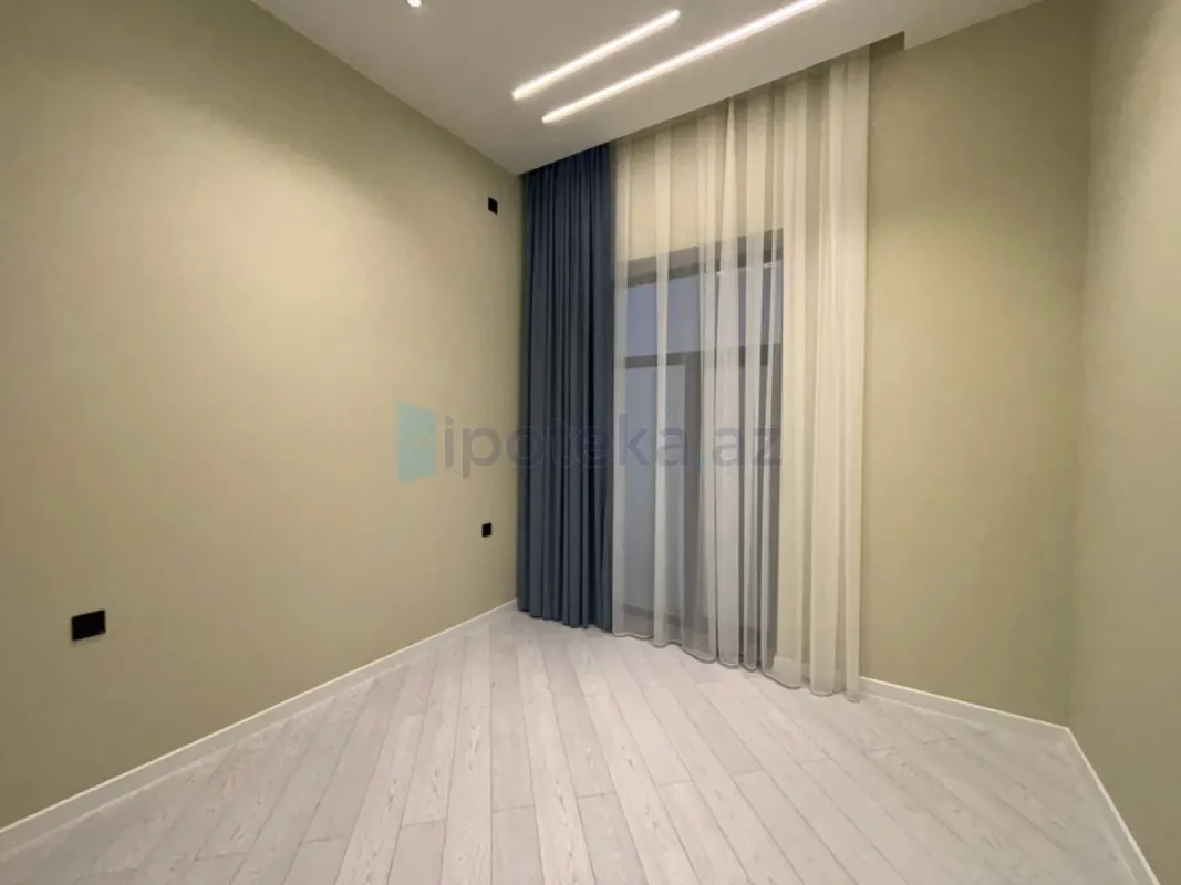 Satılır 4 otaqlı mənzil 145 m²