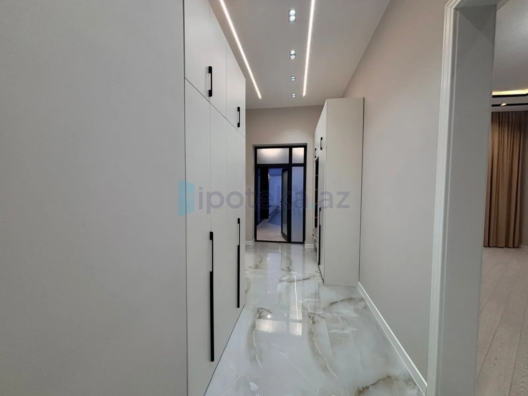 Satılır 4 otaqlı mənzil 145 m²