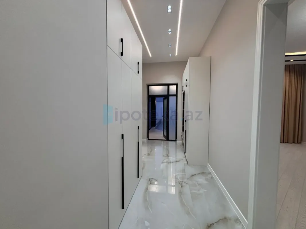 Satılır 4 otaqlı mənzil 145 m²