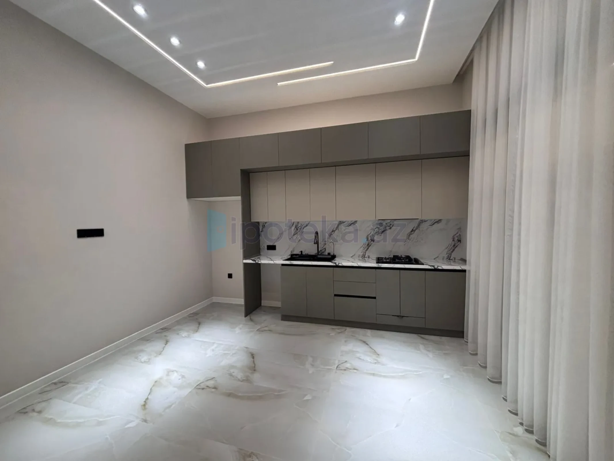 Satılır 4 otaqlı mənzil 145 m²