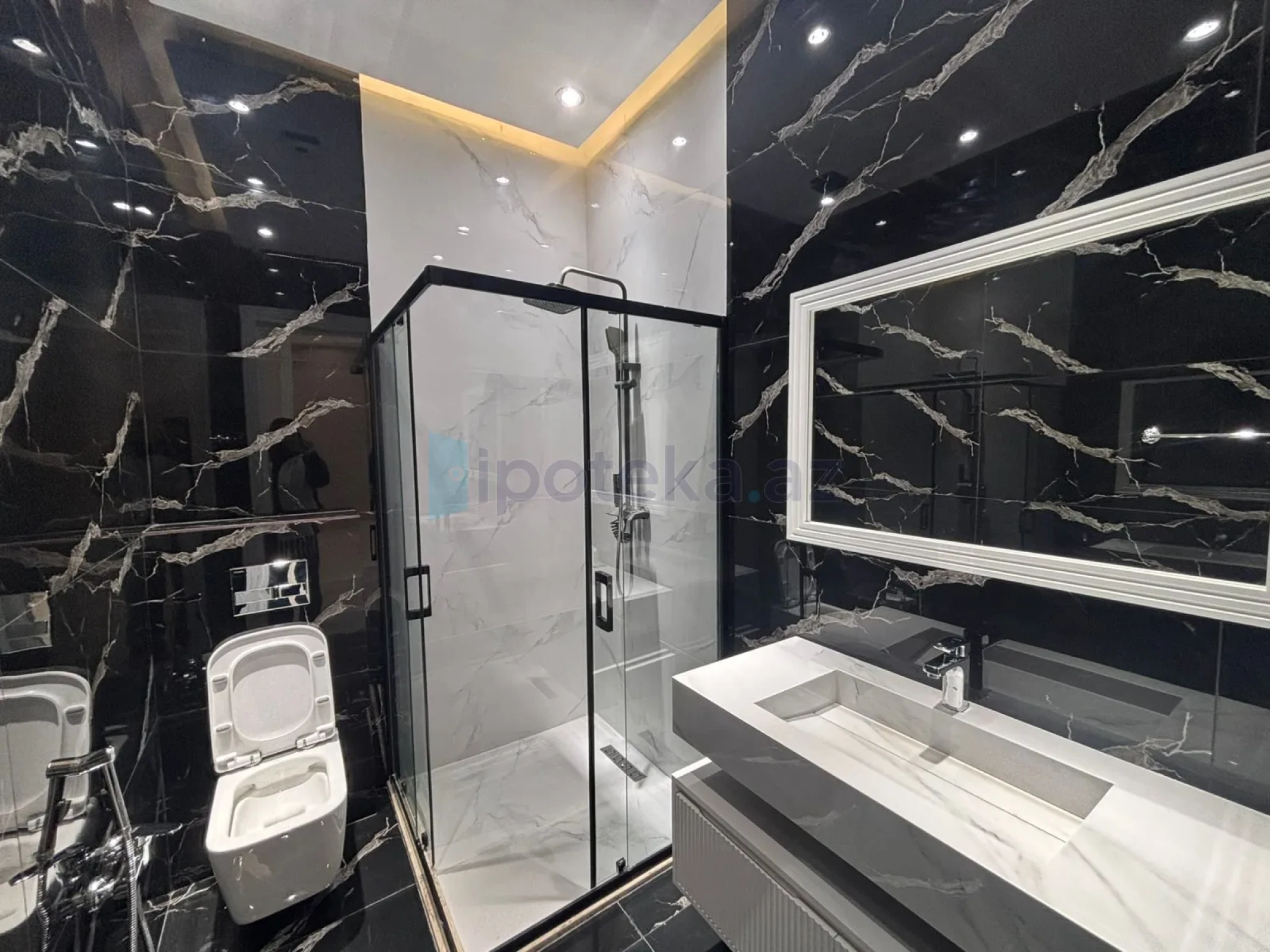 Satılır 4 otaqlı mənzil 145 m²