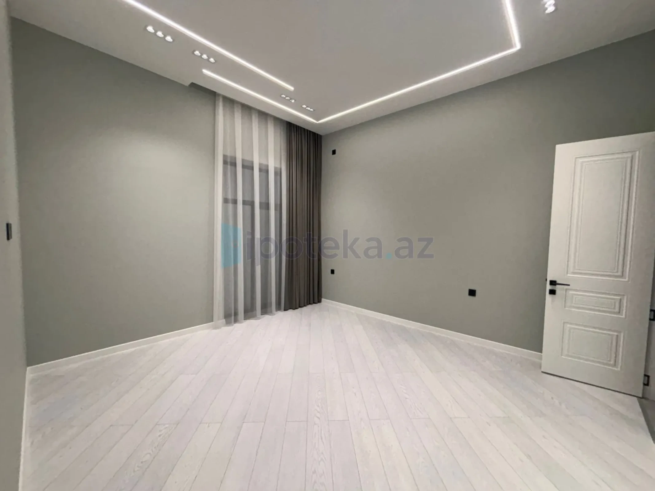 Satılır 4 otaqlı mənzil 145 m²