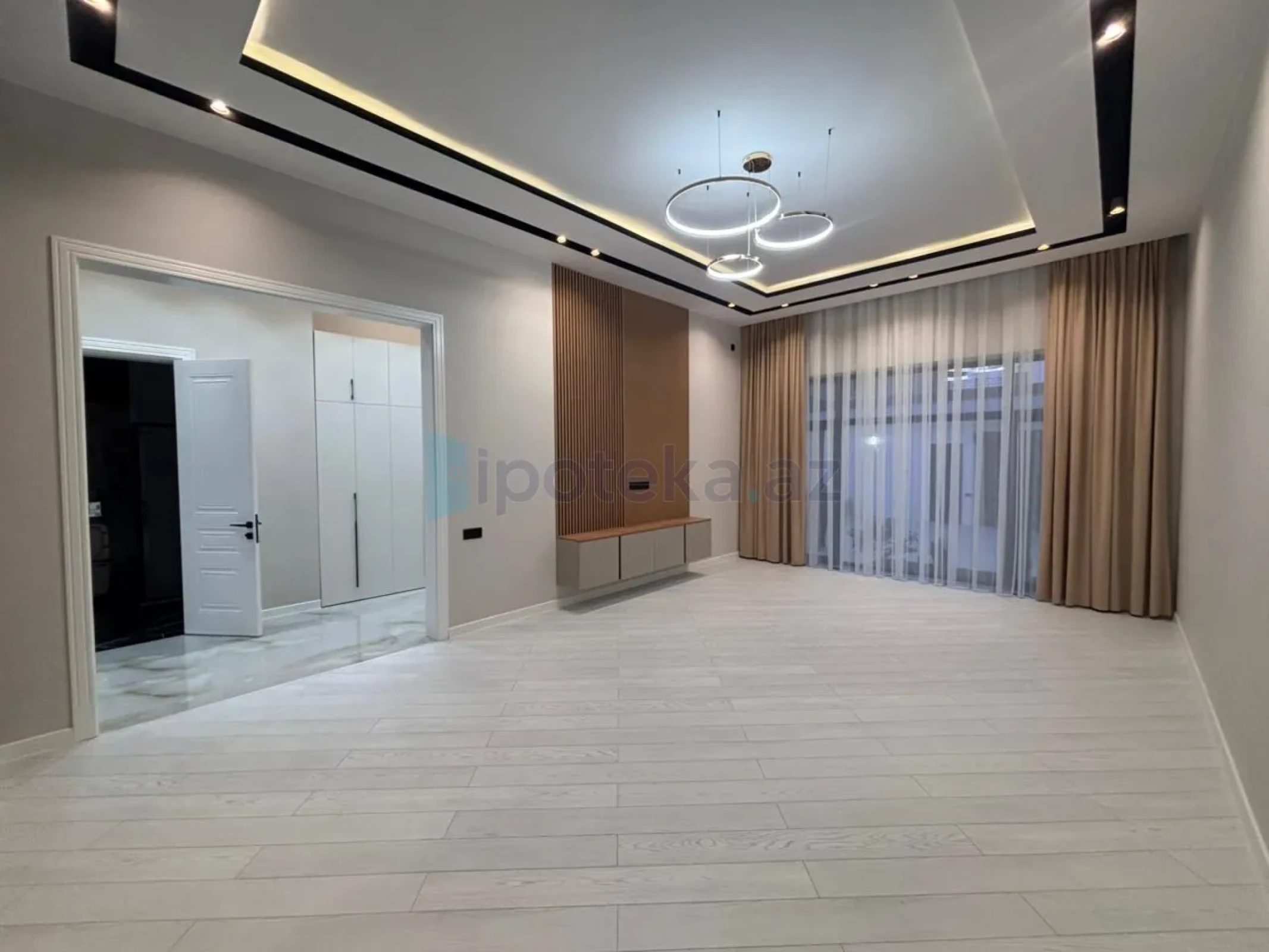 Satılır 4 otaqlı mənzil 145 m²