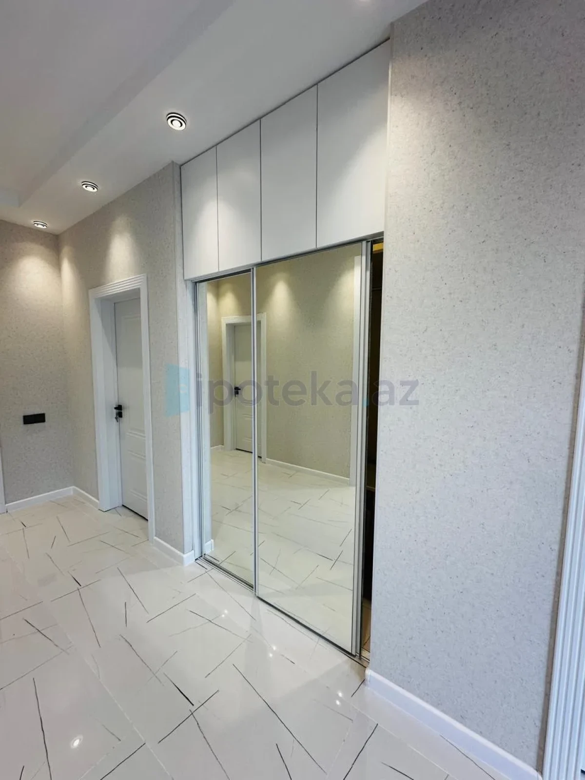 Satılır 4 otaqlı mənzil 170 m²