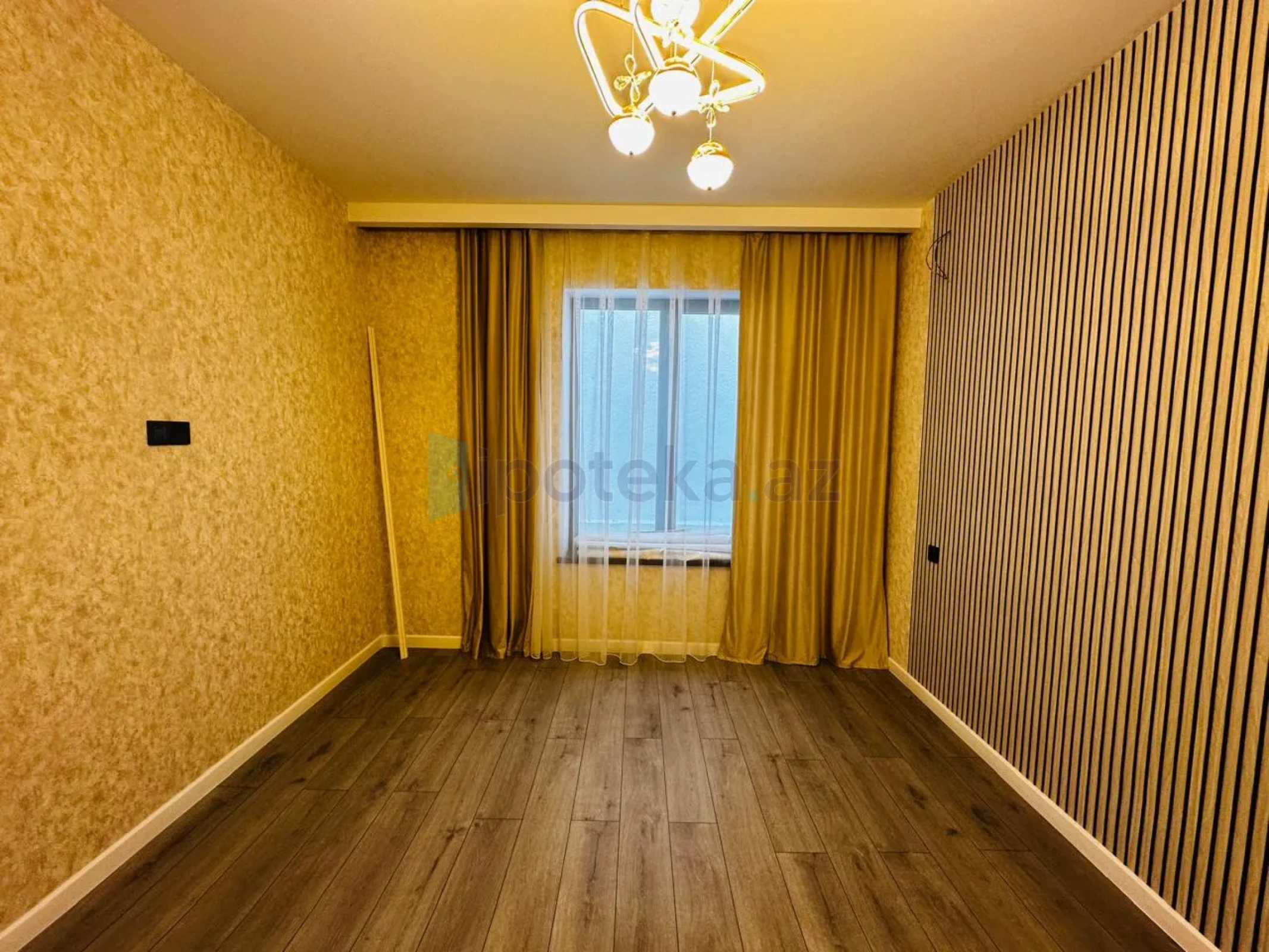 Satılır 4 otaqlı mənzil 170 m²