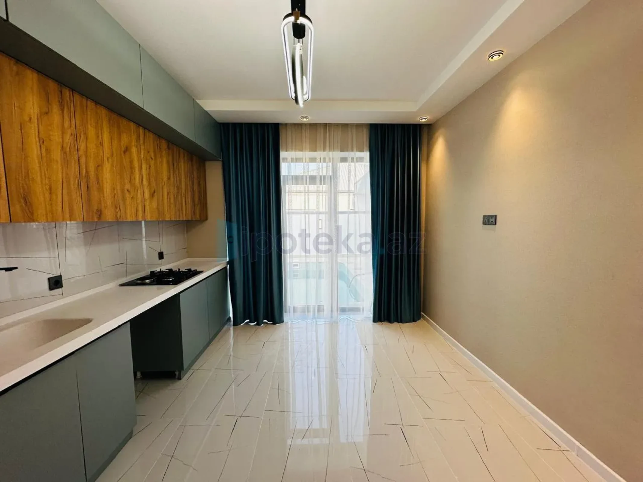 Satılır 4 otaqlı mənzil 170 m²
