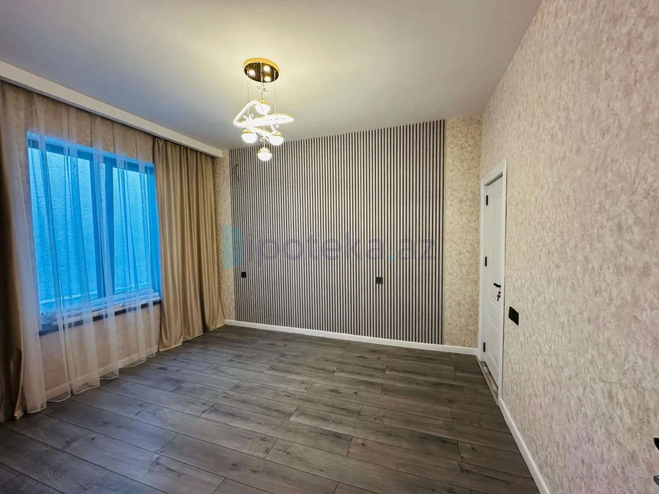 Satılır 4 otaqlı mənzil 170 m²