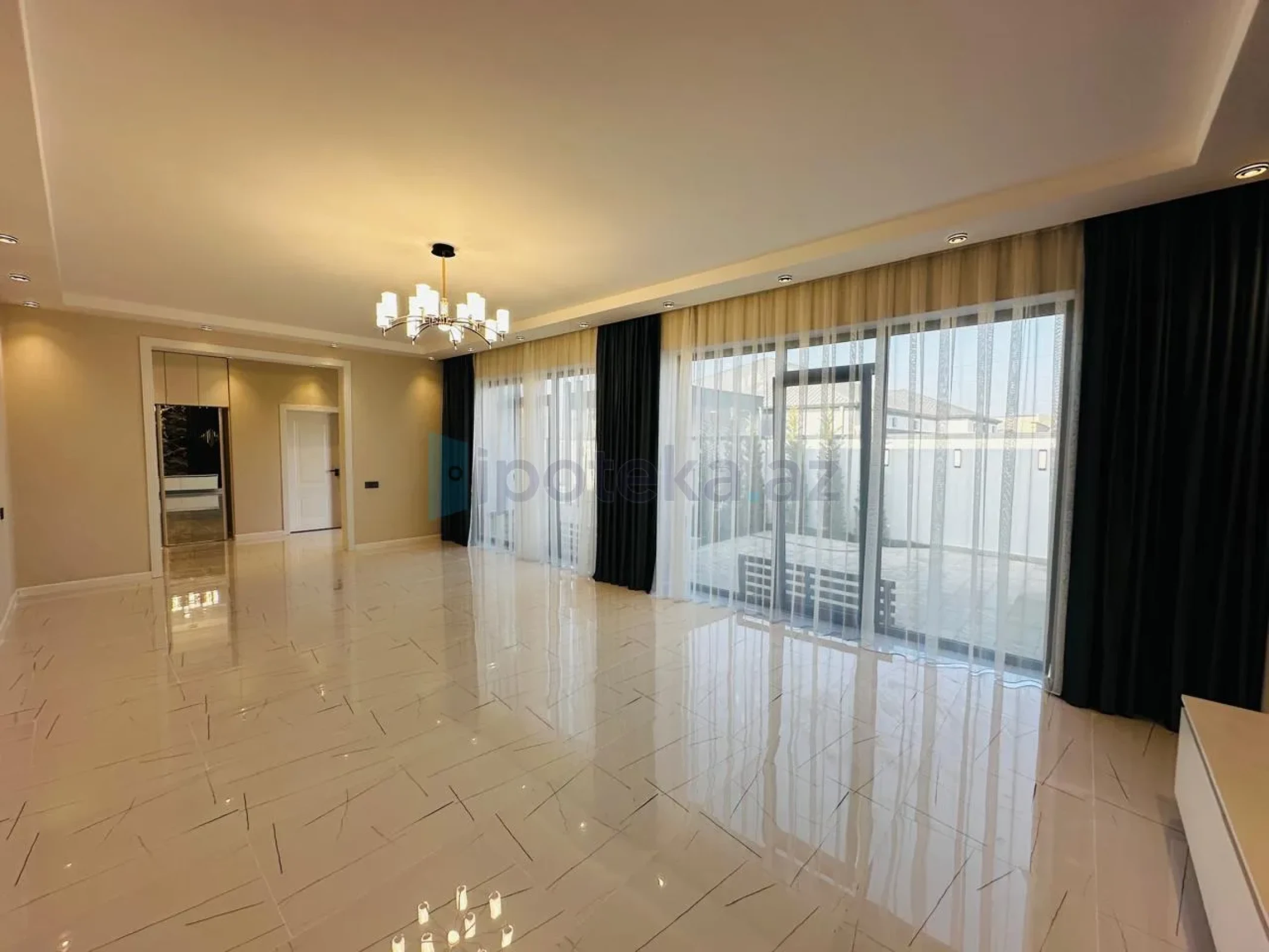 Satılır 4 otaqlı mənzil 170 m²